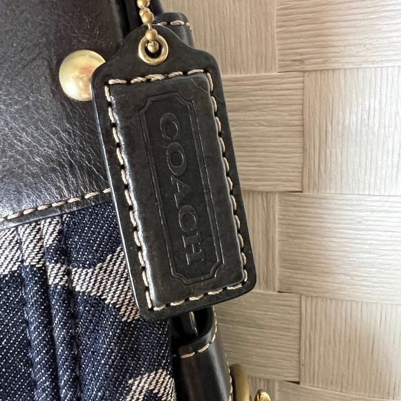 COACH Zoe Denim Signature Lg Hobo Bag Leather Trim w/Hang Tag 0871-12662 - Picture 5 of 11